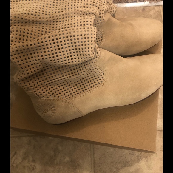 Ugg boots - Picture 2 of 10